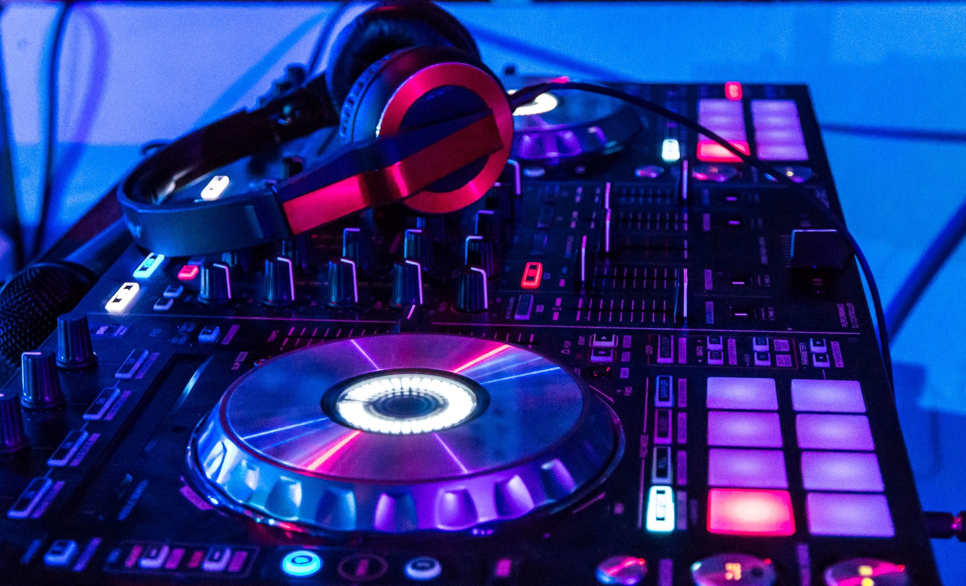 Dj mixer with headphones